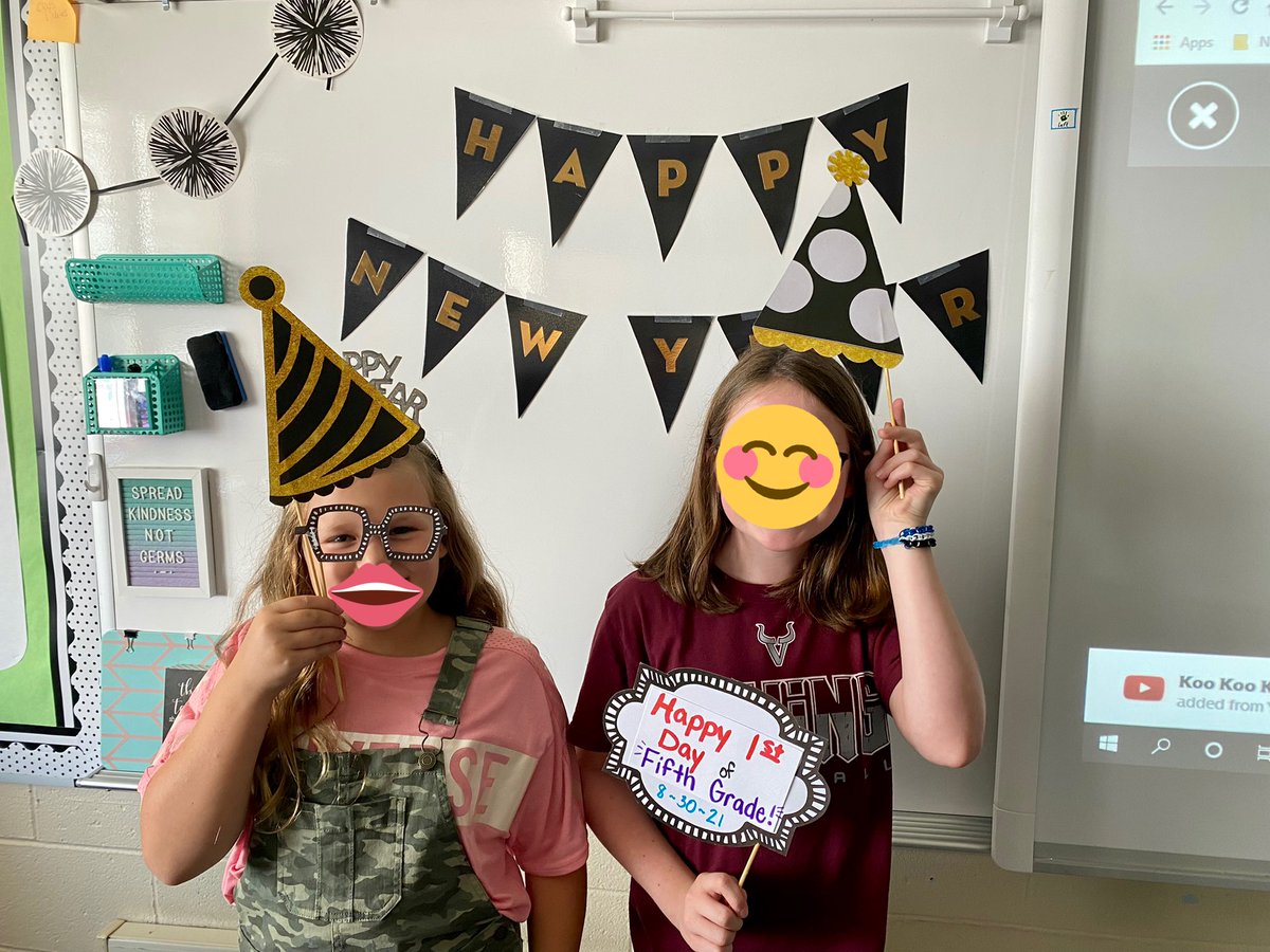 mrshummer2's tweet photo. Happy New {School} Year!🥳 Today was my first day of 5th grade, and we celebrated with a New Year party. Ss also worked together to investigate what makes me ME by following a trail of clues then using inferencing skills. #JTLearns #BackToSchool https://t.co/xDxoCRRuKh