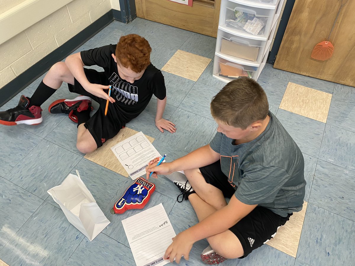 mrshummer2's tweet photo. Happy New {School} Year!🥳 Today was my first day of 5th grade, and we celebrated with a New Year party. Ss also worked together to investigate what makes me ME by following a trail of clues then using inferencing skills. #JTLearns #BackToSchool https://t.co/xDxoCRRuKh