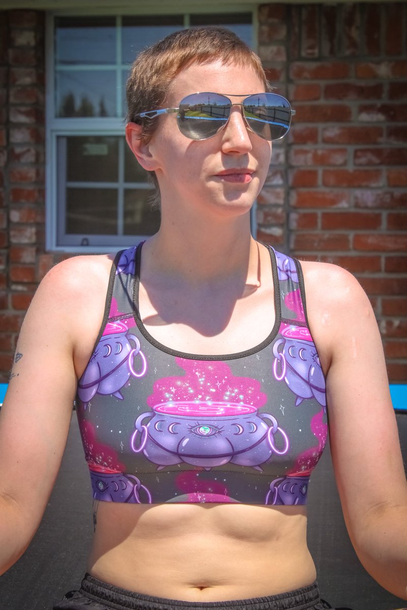 Samuel_XL5's tweet image. Check out delovesrobotsart.com for cool art and apparel!

Model: Frankie

#LocalOKC #apparel #sportswear #art #supportsmallbusiness #sportsbra