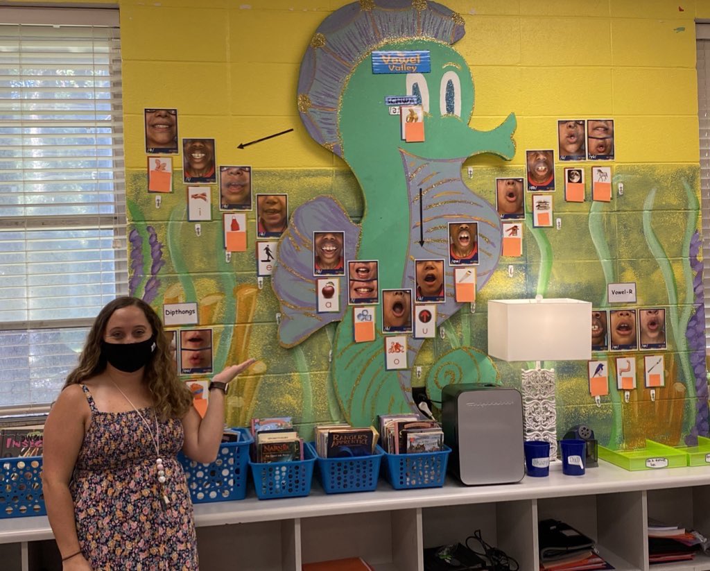 brittfillingim's tweet photo. After learning how to use sound walls effectively, @FondeElementary teachers didn’t waste any time replacing their word wall with a consonant chart and vowel valley! #soundwalls #SOR #speechtoprint #kidlips @Alabama_Reading @AlabamaAchieves @MobilePublicSch @tools4reading https://t.co/m7iBekk9sP