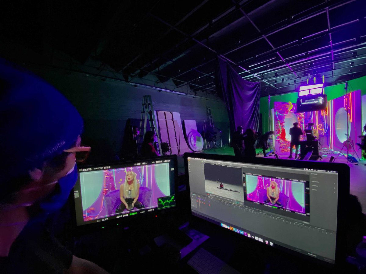 simplementeMX's tweet photo. Producción de comercial Samsung Galaxy A con @dannapaola , y nuestro robot Motion Control MIA de @Kira_byMP , disponible en renta para cualquier de tus proyectos.
Ve el resultado del Comercial
https://t.co/qn2iDUfeWH
#RentasSimplemente #RobotMia #MIA #motorizedprecision https://t.co/mZZ0m18jaj