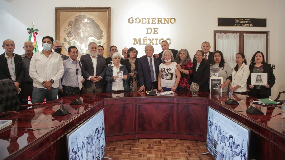 lopezobrador_'s tweet photo. Hoy que se conmemora el Día Internacional de las Víctimas de Desapariciones Forzadas nos reunimos con familiares y sobrevivientes de la guerra sucia. Llegamos al acuerdo de crear una comisión presidencial de verdad, justicia, reparación, memoria y no repetición. https://t.co/dERsRGlFbd