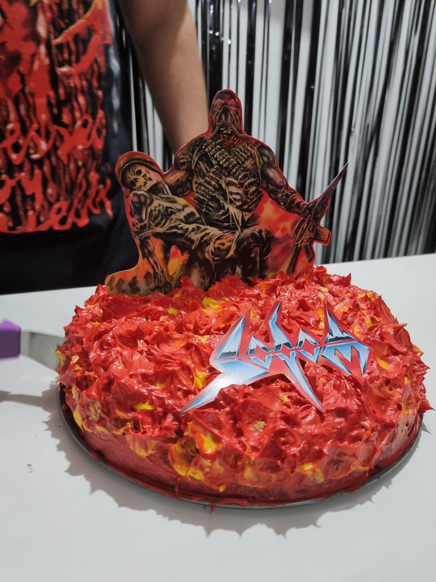 Jocrov's tweet photo. A @sodomized birthday party!
Cake credit to @BrendGar https://t.co/CvXlY1IjKu