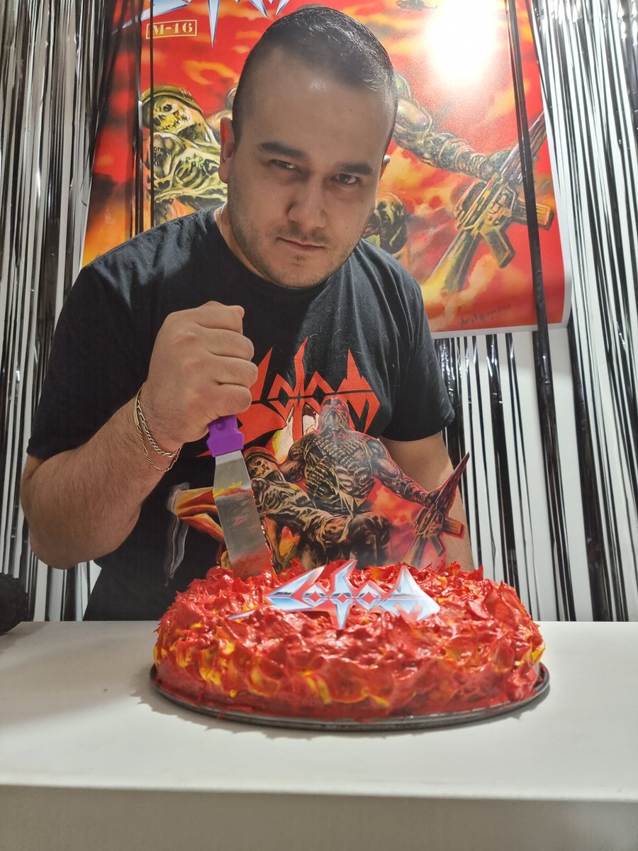 Jocrov's tweet photo. A @sodomized birthday party!
Cake credit to @BrendGar https://t.co/CvXlY1IjKu