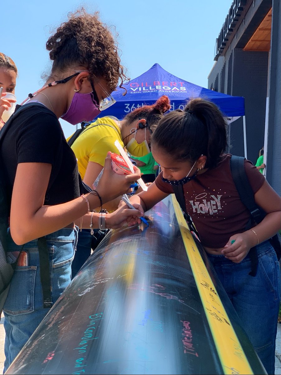 PeoplesGasCHI's tweet photo. Before we install this 20-foot gas main on the northwest side as part of our System Modernization Program, we offered families a chance to write their names on it! Thank you @Ald_Villegas and CityLights Church for hosting us at your back-to-school event!
#SignAPipe
#36thWard https://t.co/IKkZfiINfQ