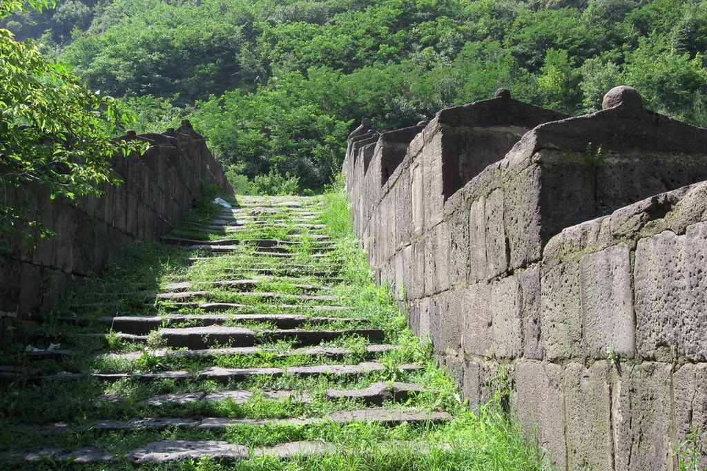 luiza16865774's tweet photo. @armenia Սա «Քարե կամուրջ»-ն է։ Գտնվում է Ալավերդի քաղաքում, Դեբեդ գետի վրա, Սանահինի վանք տանող ճանապարհին: Հայաստանի միջնադարյան կամրջաշինական արվեստի պահպանված նշանավոր կառույցներից է: https://t.co/XyzZ8nHyTC
