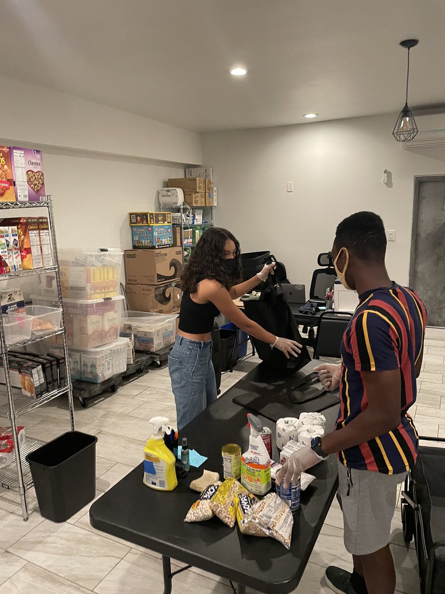 We now have an 4-week wait and backlog for food !!! 
#BrooklynShowsLove  URGENTLY NEED Volunteers &amp; FUNDS!  Pls help us get food &amp; supplies out to community members in 30 neighborhoods ASAP . To Give &amp; Volunteer  bit.ly/BKshowsLoveGOF…
bit.ly/bkshowslovevol…