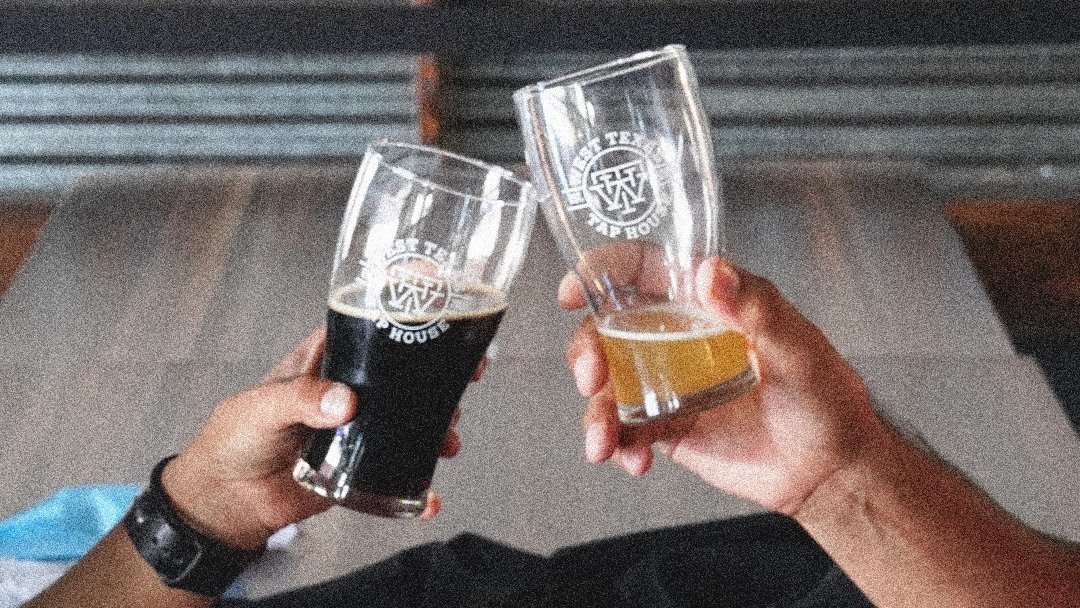 westtextaphouse's tweet photo. Cheers to Monday!
Short pours, tall pours, foamy pours, mix and match pours...the choice is yours! What are you drinking first? 🍻
.
.
.
#wtth #elpaso #elpasotx #itsallgoodep #eptx #taphouse #selfserve #variety #craftbeer https://t.co/wROweBRZDU