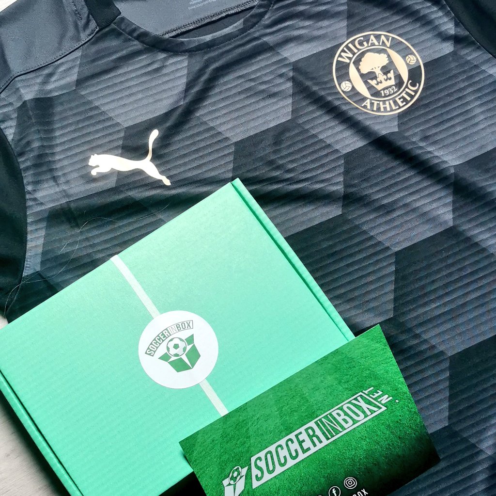 _BeFootball's tweet image. 👕 Un grand merci à @SoccerInBox pour nous avoir envoyé une boîte contenant un maillot surprise ! 🤗

Le concept : vous passez commande en indiquant votre taille et le/les maillot(s) que vous ne voulez pas recevoir ! 👀

📎 soccerinbox.net/products/box-m…

(🏷️-10% avec le code : BEFOOT)