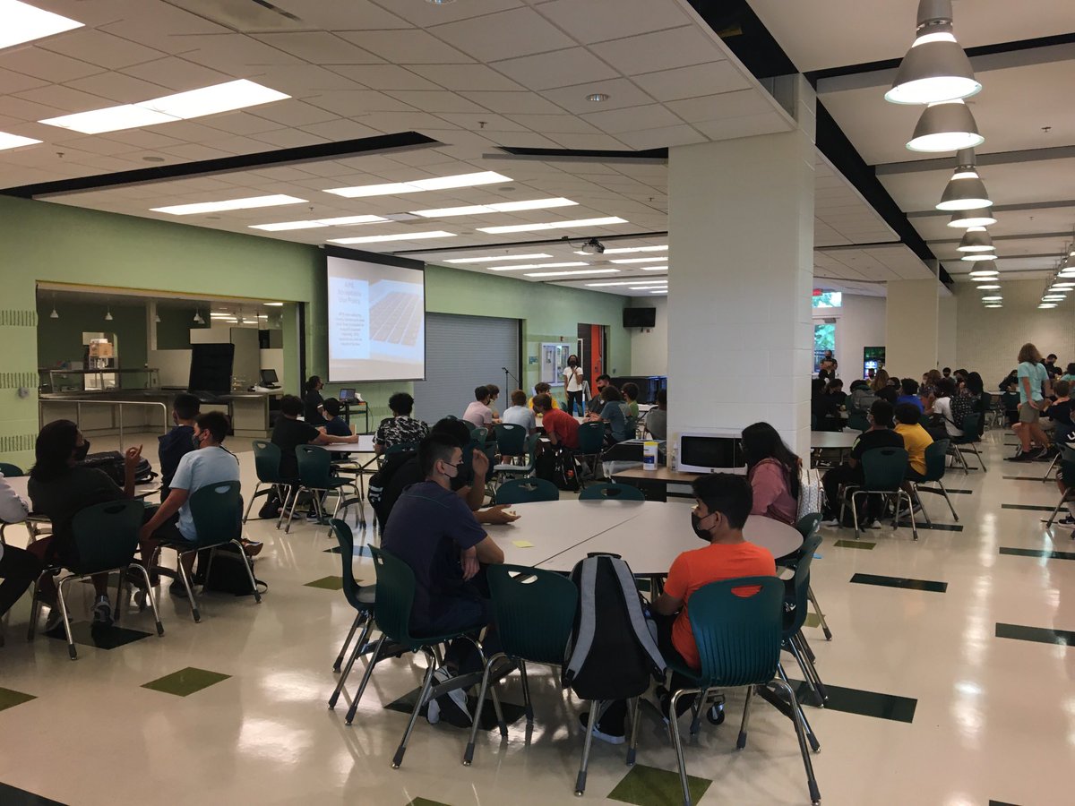 WHSSSTeach's tweet photo. So excited to see the Class of 2025 interact with each other, hear from student panelists, and learn about digital citizenship. ⁦@wasamshsu⁩ ⁦@sbeducator⁩ https://t.co/lvSOI8Q3QV