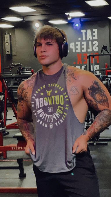 I lift part time https://t.co/boDF8e29ND