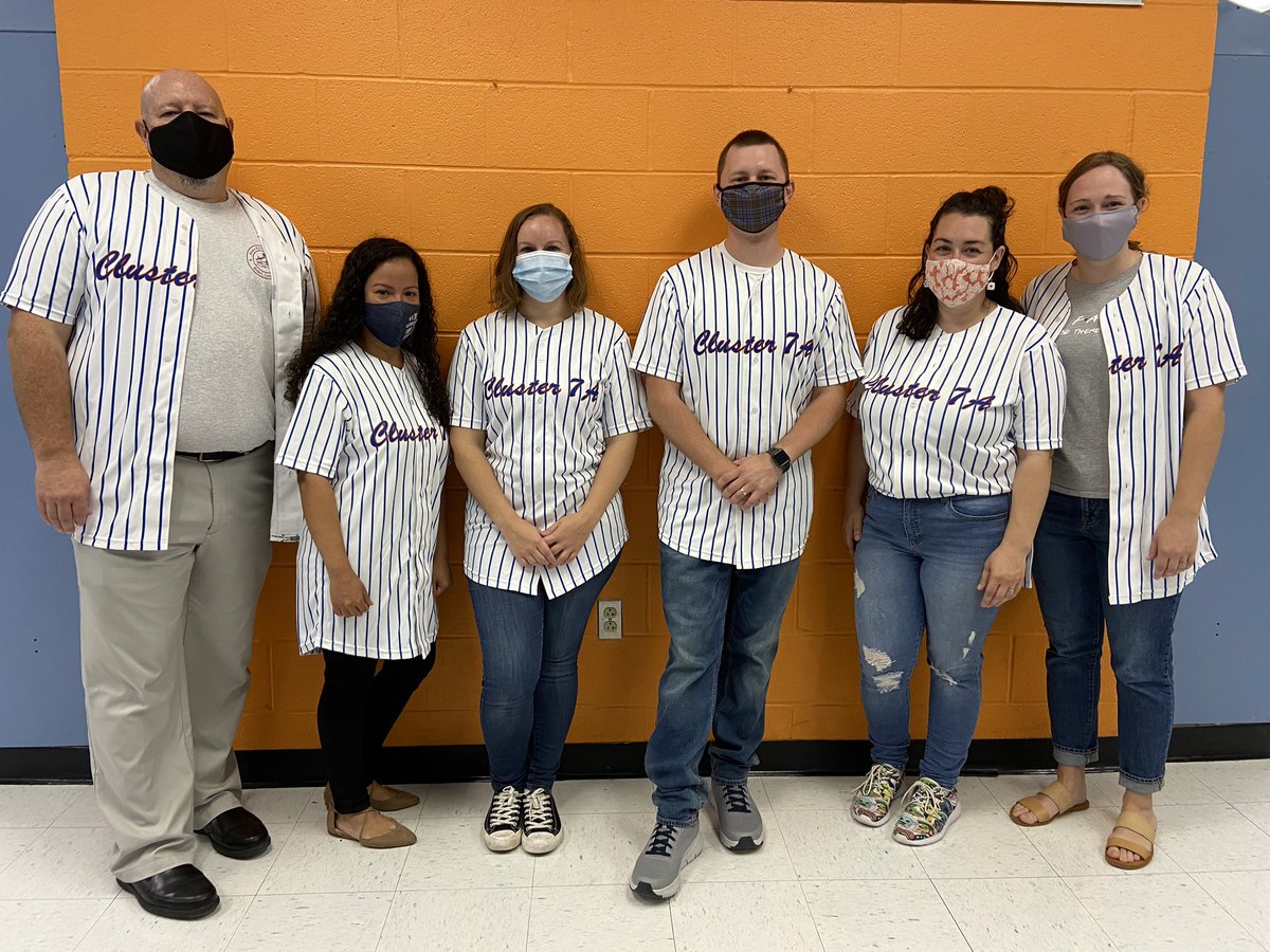 MrJud_Reads's tweet photo. I’m not SAYING we were the best-dressed cluster today…I’m just “saying” we were the best-dressed cluster today. #OpeningDay #7A #TigerTwo https://t.co/8yBHJehaT3
