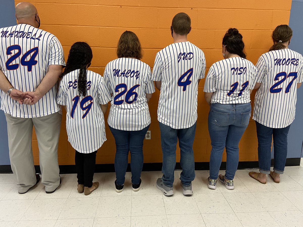 MrJud_Reads's tweet photo. I’m not SAYING we were the best-dressed cluster today…I’m just “saying” we were the best-dressed cluster today. #OpeningDay #7A #TigerTwo https://t.co/8yBHJehaT3