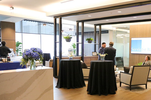 A peek inside ServisFirst Bank's beautiful space at Broadwest 👀 #broadwestnashville #broadwestresidences #servisfirstbank #midtownlifestyle #officedesign #nashvilleoffice