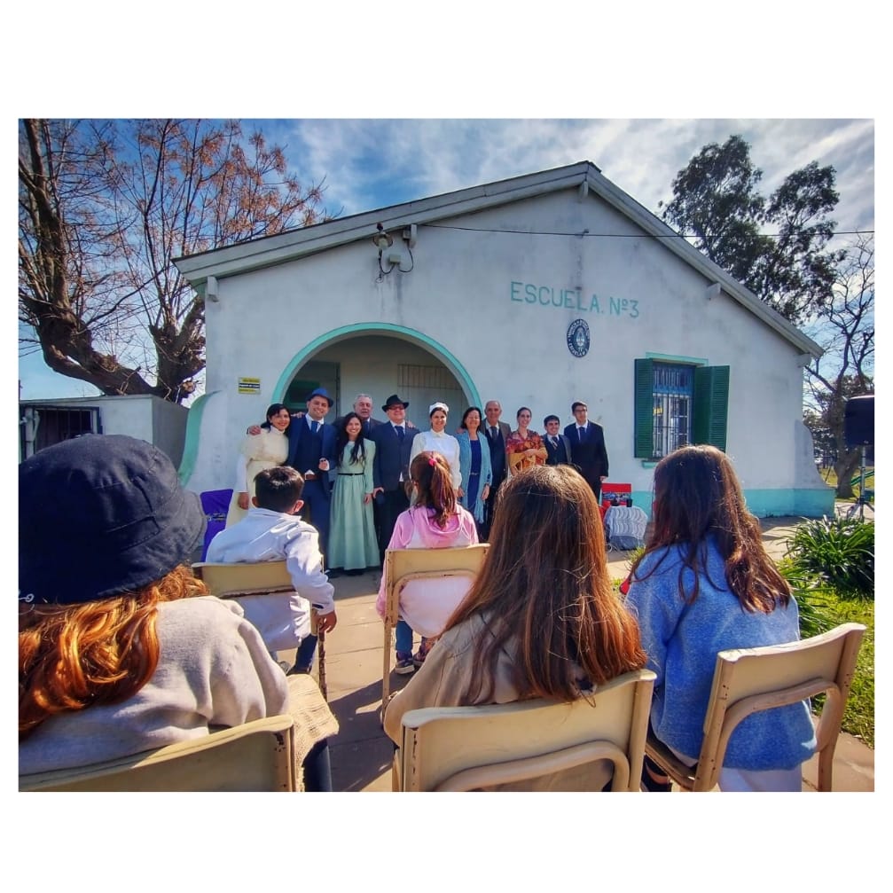CulturaPBA's tweet photo. 🌈 En este Mes de la Niñez junto a @BAeducacion y los municipios, impulsamos una agenda de actividades artísticas presenciales en más de 100 escuelas rurales y de islas. https://t.co/90XCQcc1z8