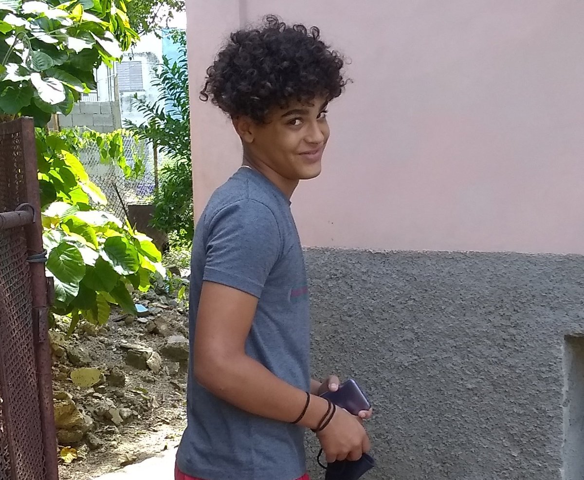 yonnyfundora's tweet photo. •Cuando vas caminando y la chica que va atrás de ti le dice a su amiga que hace rato no la ve pasar

Tú https://t.co/9hvQ4bJYR3