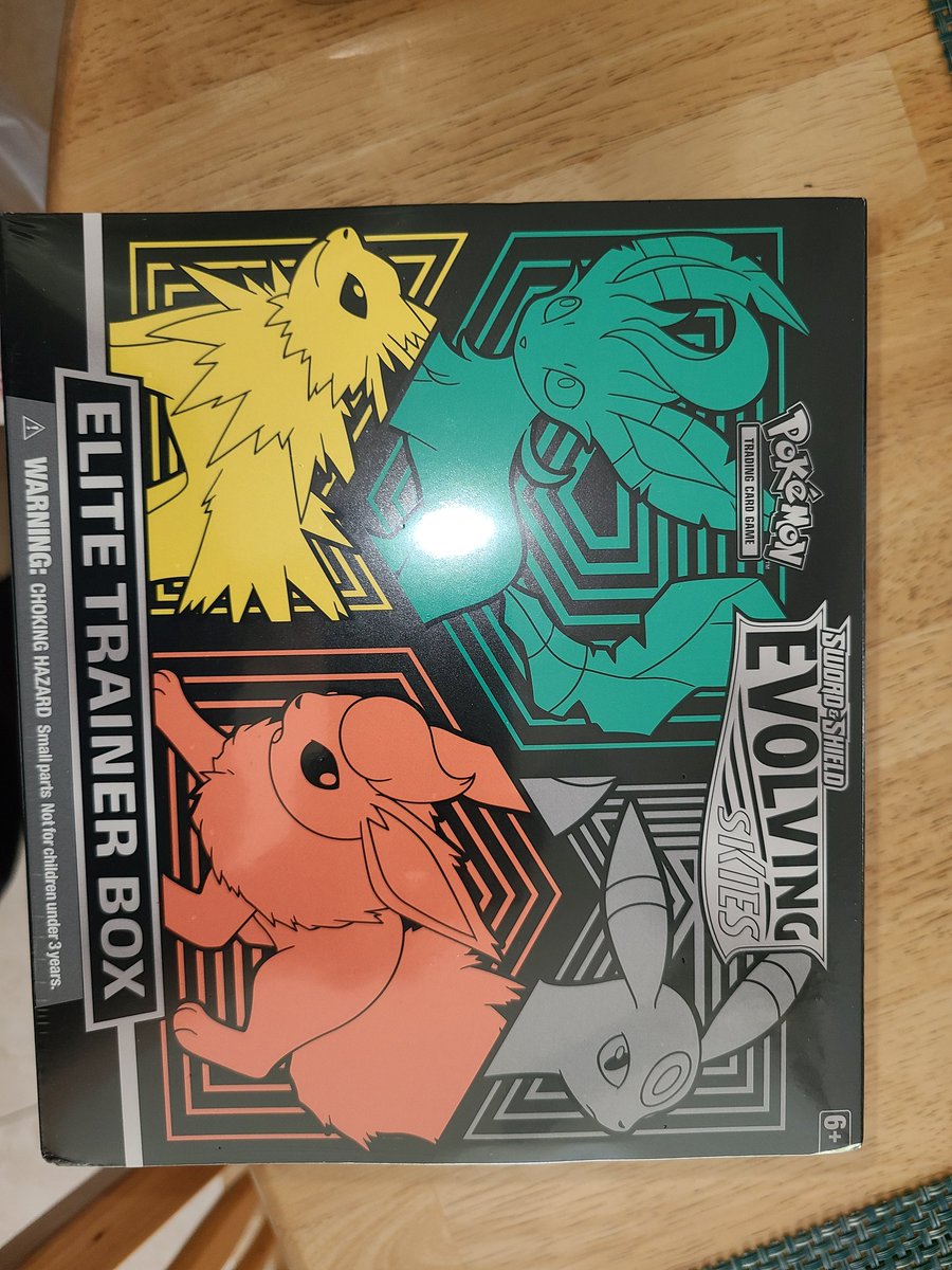 CardMasterCraig's tweet image. Whos ready for a rip later? First time for evolving skies!