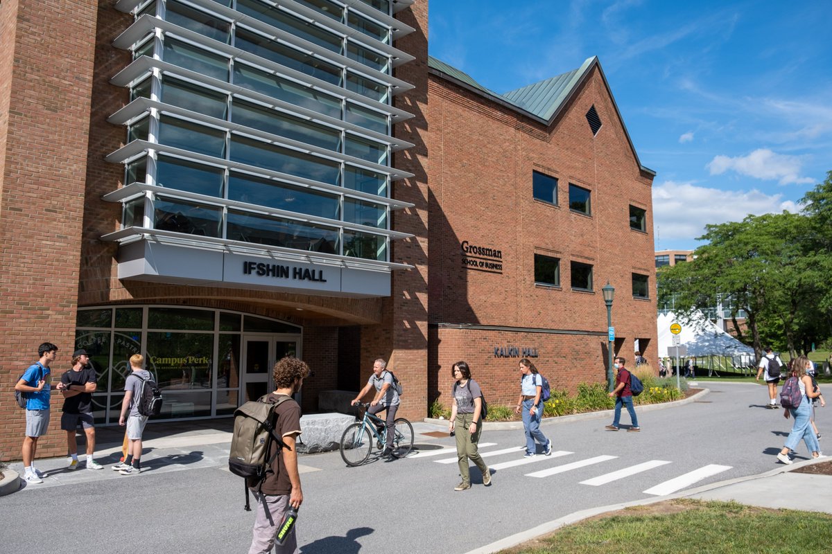 UVMBizSchool's tweet photo. Happy first day of classes Catamounts! 💚 #instauvm #UVM #UVMBiz
(P: Rachel Narkewicz) https://t.co/rsFNlKFbVo