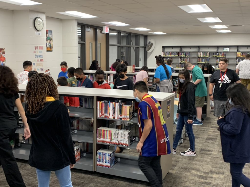 LabayMsLibrary's tweet image. It was a super busy day @LabayMS in the library! 741 books checked out! @CyFairLibraries #CFISDLibraries