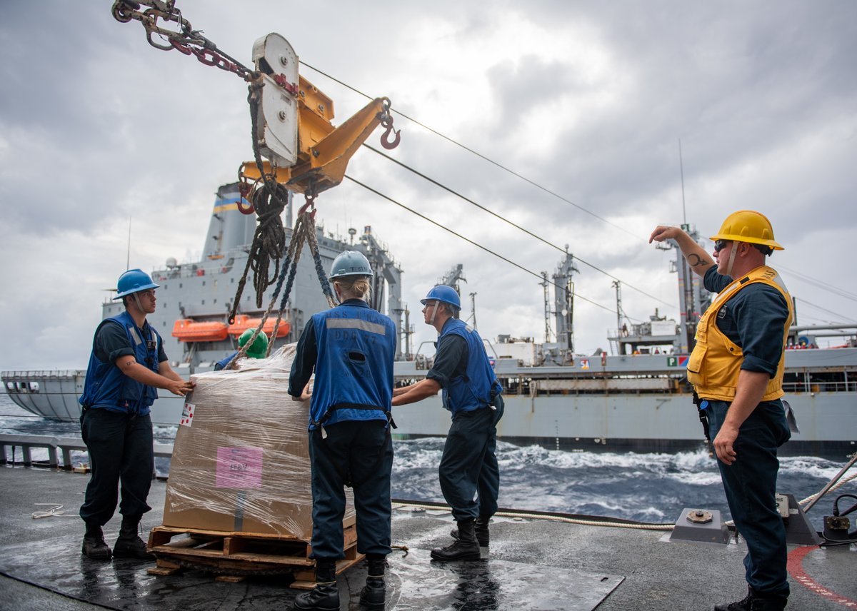 #USNavy Sailors aboard the guided-missile destroyer #USSOKane take on supplies from #USNSTippecanoe (T-AO 199) during a recent underway replenishment in the South China Sea. #DDG77 @US7thFleet #MSCDelivers