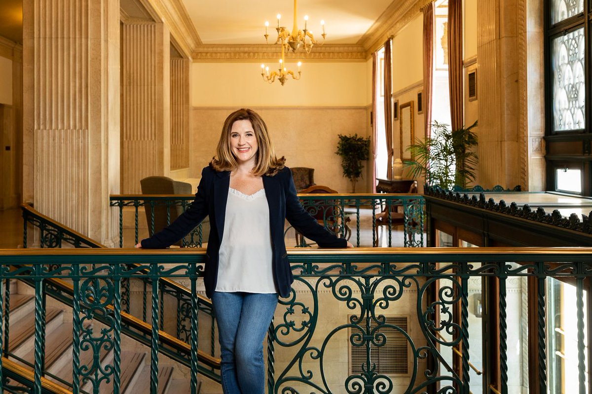 AmyESpasoff's tweet photo. New portraiture work with Hamilton County, Ohio Treasurer-elect Jill Schiller. Schiller will assume the office on September 6, 2021. Photographed for Jill Schiller at the Cincinnati Club.

#PortraitPhotographer #PortraitPhotography #5DMarkIV #Zeiss #OtusSeries @jillschill https://t.co/1lWcHjEDew