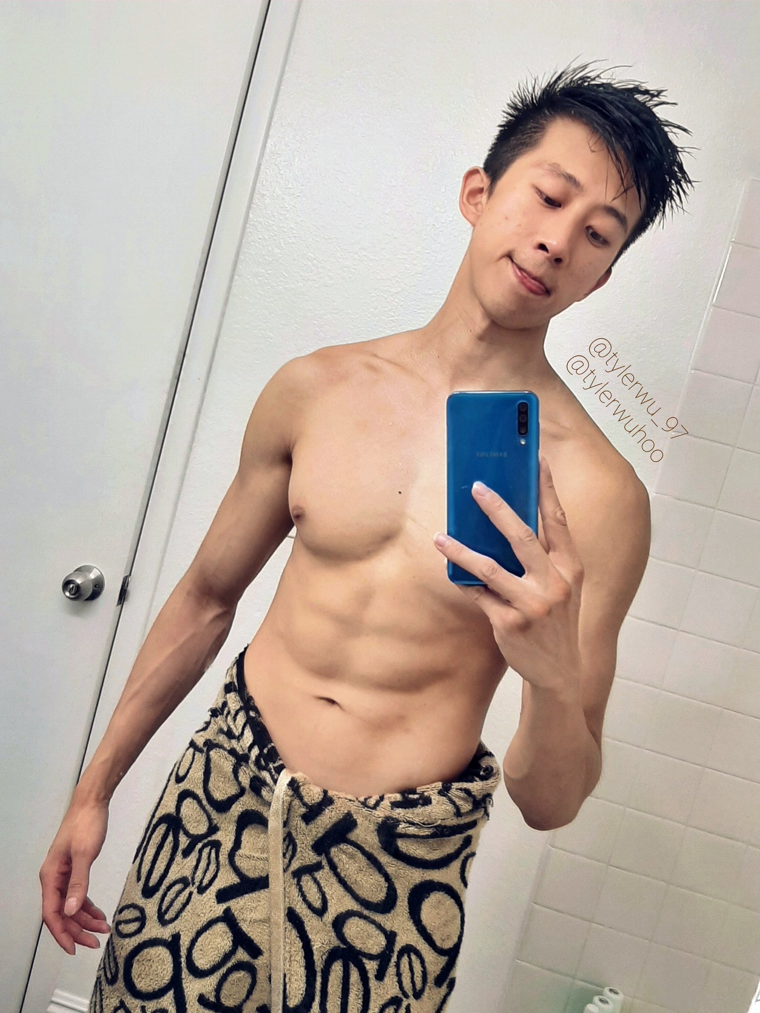 1 pic. Hi to the cute guy who smiled at me at the train station 🥲 https://t.co/oHAvRSjJ9I