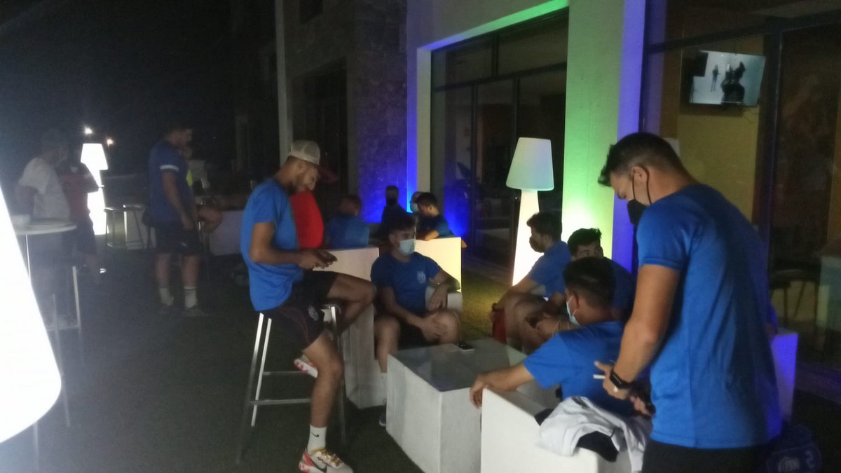 CPTalayuela's tweet photo. Hoy el equipo a entrenado en las fantásticas instalaciones del Hotel valle de Gredos. 
Hemos hecho charla, sesión de recuperación post partidos y juego de cochesion grupal y luego un refresco que ha invitado el club.
Muchísima gracias al Hotel por la cesión de sus instalaciones. https://t.co/KHSCWIidfZ