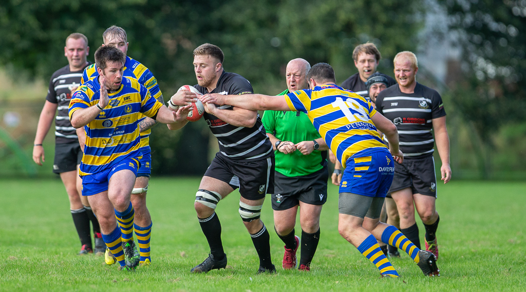 Sparryphoto's tweet image. All images now up from Saturday's @MonmouthRFC vs @PillHarriersRFC clash, which saw Pill take a hard fought 23-37 away win.

All up at sianparry.com/Sport/Rugby/Me…

@WRU_Community @welshclubrugby