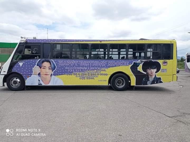Tete_Bh30's tweet image. ⛓️⟭⟬ㅡ Como celebración para el cumpleaños de #JUNGKOOK y #RM, en la ciudad de México se colocaron autobuses forrados con sus rostros y con mensajes de felicitaciones.

#방탄소년단 #BTSARMY #btsdiamond