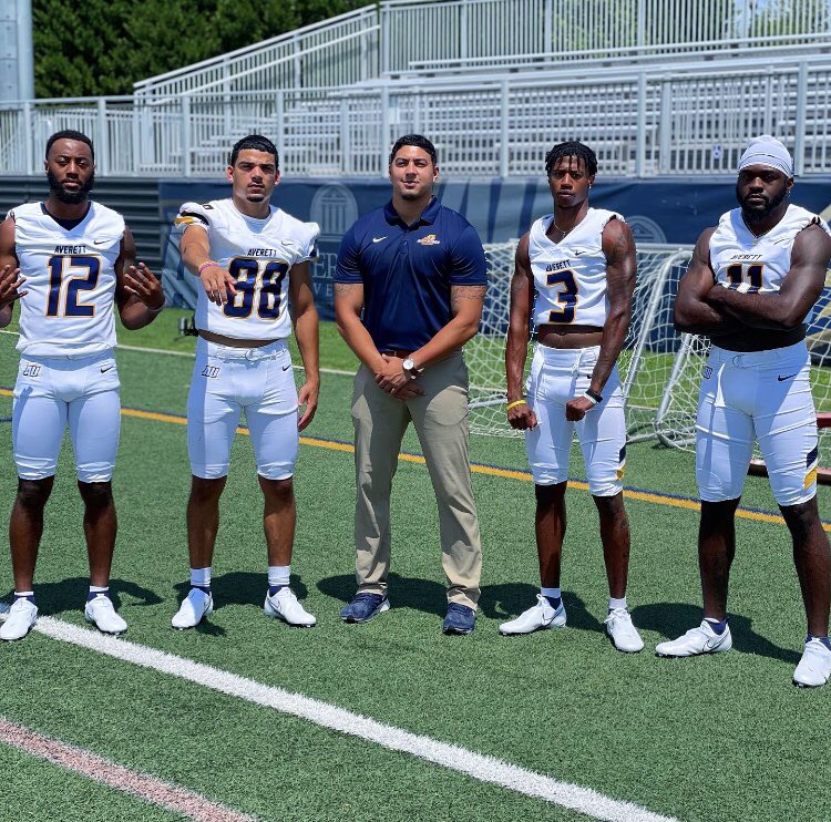 coach_J_Santi's tweet photo. Three things that are certain in life:
1. Death
2. Taxes
3. My guys are open 🏈🤲🏽

#GAMEWEEK #BEATFERRUM https://t.co/FjrOFN1V8E