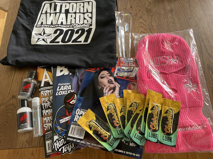 Look what finally came in!! Thank you so much @AltPornNet for this, its truly an honor 😍❤️ Also the care<a href="/tag/primary"class="tags"><span>#primary</span></a>