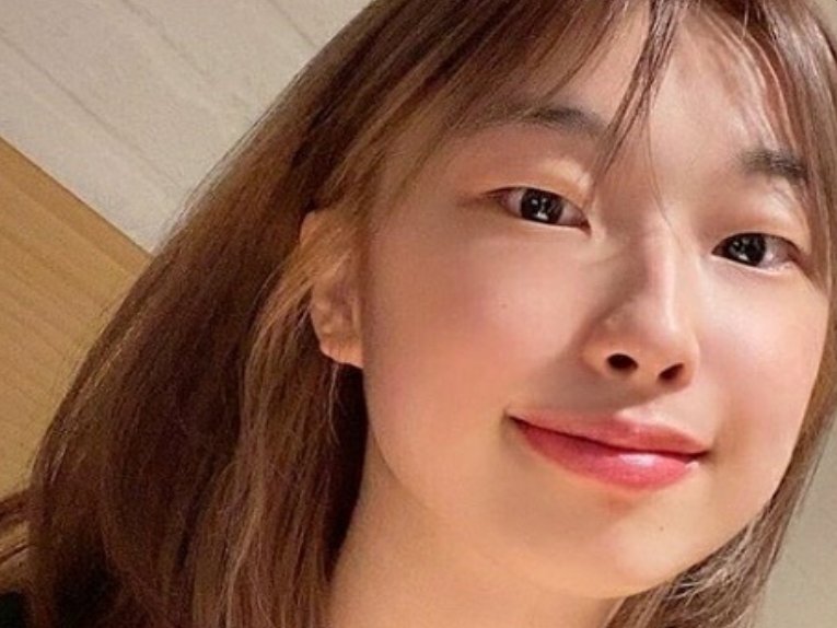 NAMJOON'UN KUZENİYMİŞ OHA!
BAŞTA NAMJOON'A SHOP YAPTILAR SANDIM LAN OHA AYNISI 
#kpopyasaklanmasın 
#namjoon 
#bts