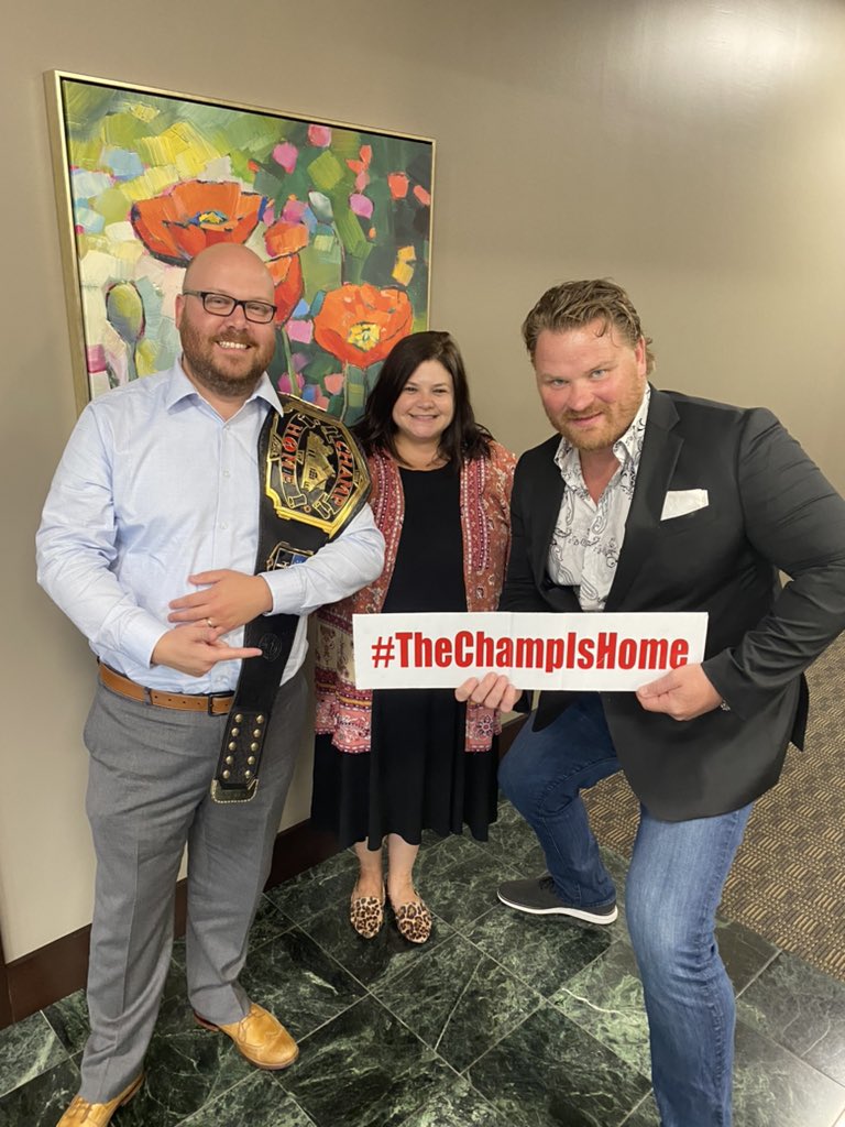 TheKevinFertig's tweet photo. LOVE MY JOB!! “THE CHAMPS ARE HOME” Wenzel’s!! Super proud of you Andrew and Jen you did it and it’s a Home Beautiful!!!!
#kevinfertigrealty #thechampishome #newhomebuild #real #realtor #indiana #greenfeild https://t.co/dCSvAXLEdn