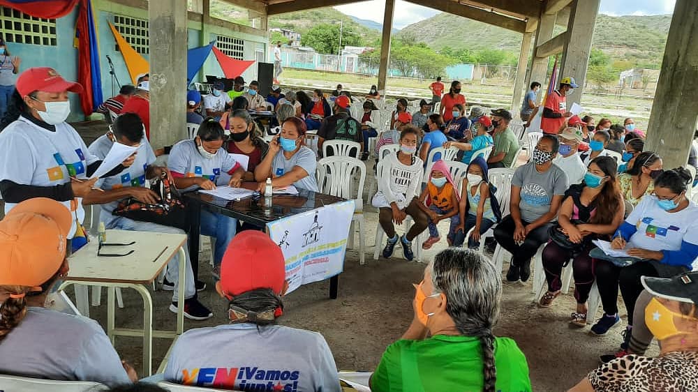 #Lun30Ago|| #EnFotos📸 Inició en Lara la Consulta de la Ley del Parlamento Comunal Nacional. Un instrumento propuesto por el Presidente Maduro, para la profundización de la Democracia Revolucionaria y la construcción del Poder Popular. 
<a href="/NicolasMaduro/">Nicolás Maduro</a> 
<a href="/LuisJonasReyes/">Luis Jonás Reyes</a> 
<a href="/dcabellor/">Diosdado Cabello R</a>