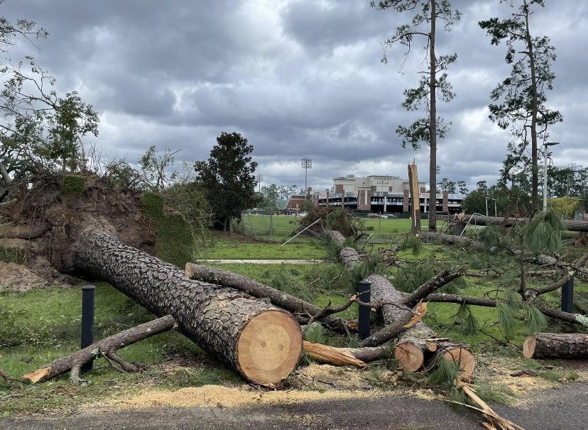 elasiamalaya_'s tweet photo. I found photos of Southeastern for those who wanted to see how bad the damage was , this upset me fr https://t.co/ggJKKrcfZ4