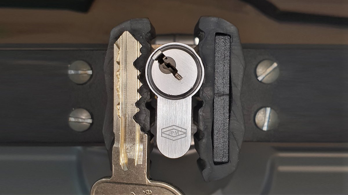 MagicMrblack's tweet photo. [55] JPM Surf 6 Barrel-Pins + Countermilling + 5 Sliders With False Gates Picked &amp; Gutted

https://t.co/4U8fCNdn1Q

#Locksport #Locksmith #Lockpicking #Lock #SSDeV #Lockpickersunited #LPU #Lockporn #JPM #Surf https://t.co/oFc5HYpaVx