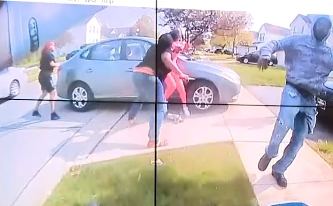 GeorgeSmith_Jr's tweet photo. @crimetime_ollie @SocDoneLeft Some people had some wild opinions on what the cop should or should not have done when this happened.
#ForgetHerName https://t.co/Xjqnw8rJ7e