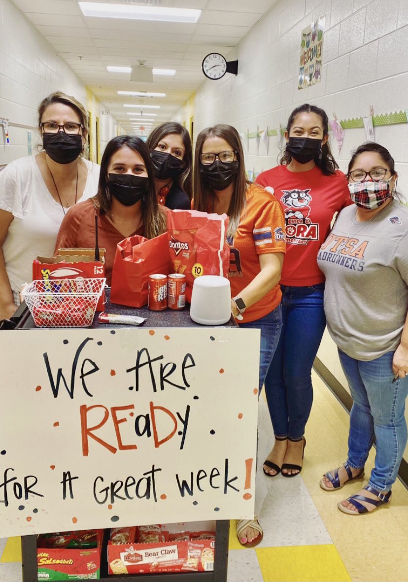 MrsKill3rd's tweet photo. Our Bearcat counselors are the sweetest!! @felisa_ebio @jhinojosa24 ❤️🐾 https://t.co/KcKR2iPDqW