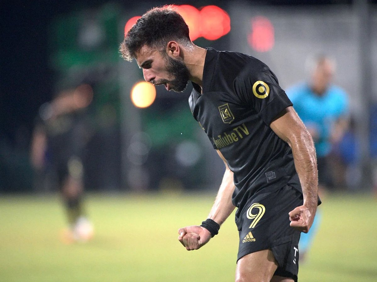 mdepasesuru's tweet photo. #URUGUAYOS: Diego Rossi deja LAFC 🇺🇸, y es nuevo jugador de Fenerbache. 🇹🇷 https://t.co/WlE4wMgYMK
