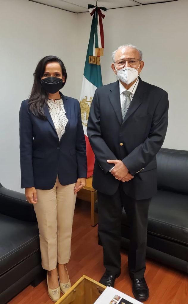 Amig@s: hoy sostuve una reunión muy productiva en la Secretaría de Turismo con el Mtro. Humberto Hernández Hadad <a href="/hhh1951/">Humberto Hernández Haddad</a> , subsecretario de Calidad y Regulación, a quien agradezco sus atenciones.
1/2