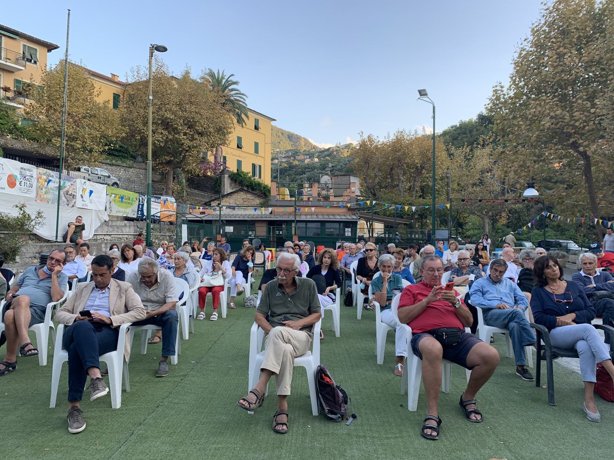 bragachiara's tweet photo. Bel dibattito alla #FestaUnità #stradaperstrada a #Camogli del @PDGenova_ su #ParcoPortofino: una grande opportunità per il territorio con @lucagaribaldi @FabriziaPecunia Francesco Olivari Elio Cuneo cittadini e associazioni @pdnetwork @simonedangelo @albertopandolfo https://t.co/DePy5Co5kx