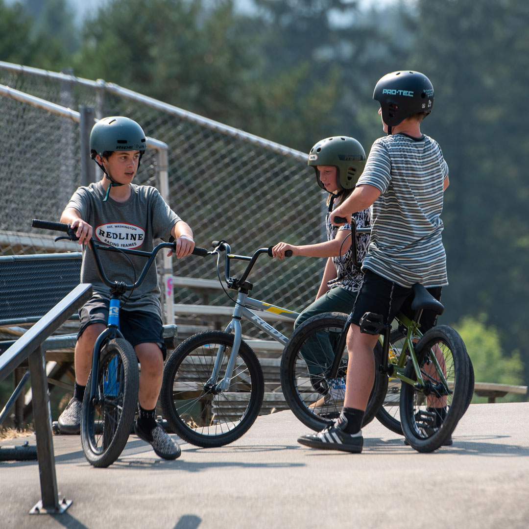 redlinebicycles's tweet photo. When the squad is already looking ahead to the long weekend! #backtoAFTERSchool #ItAllStartsWithARedline #NotSponsored #MondayMood
📷: @stephentsmith https://t.co/RPvUfIekI3