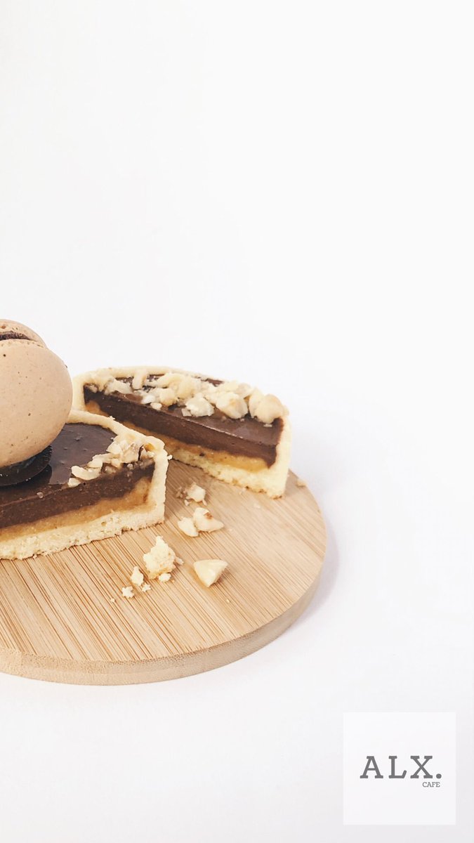 alxcafe's tweet photo. Chocolate Hazelnut Tart. https://t.co/3PGJjCUuWX