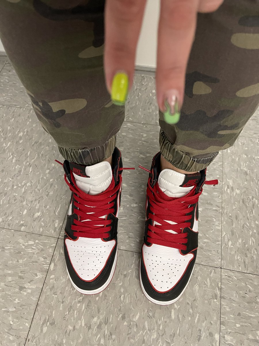 ver2thaonica's tweet photo. Todayโs feetโsโฆ what you rocking? #snkrs #aj1 #airjordan #shegotkicks https://t.co/SHrdiJpVrU