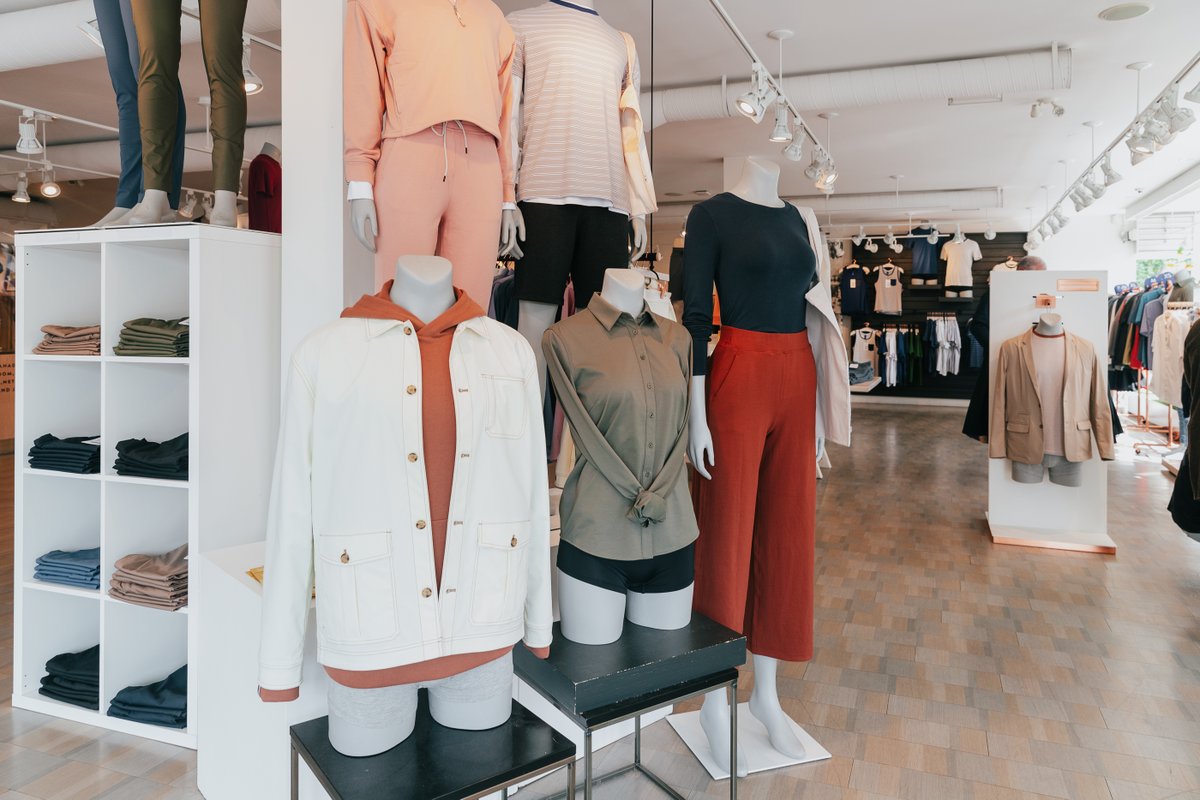 17thavesw's tweet photo. Find all your favourite fall looks at @kitandace on 16th Ave #MeetMeOn17th #Kitandace https://t.co/Pte9VhTZn5