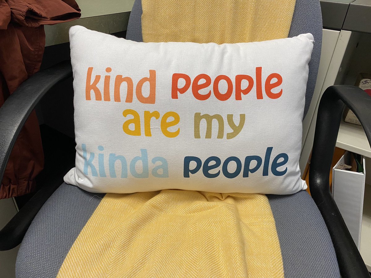 BPPrincipalVT's tweet photo. When you walk through an academic wing and you find these sayings decorating the area you say: “YES, another great hire!” #SEL #BigPicture #KidReady 🎯🔥🔥🎯 @cms_grizzlies @UnlockTheMiddle #aLetsGo #TLAP https://t.co/uCjHyJMNTQ