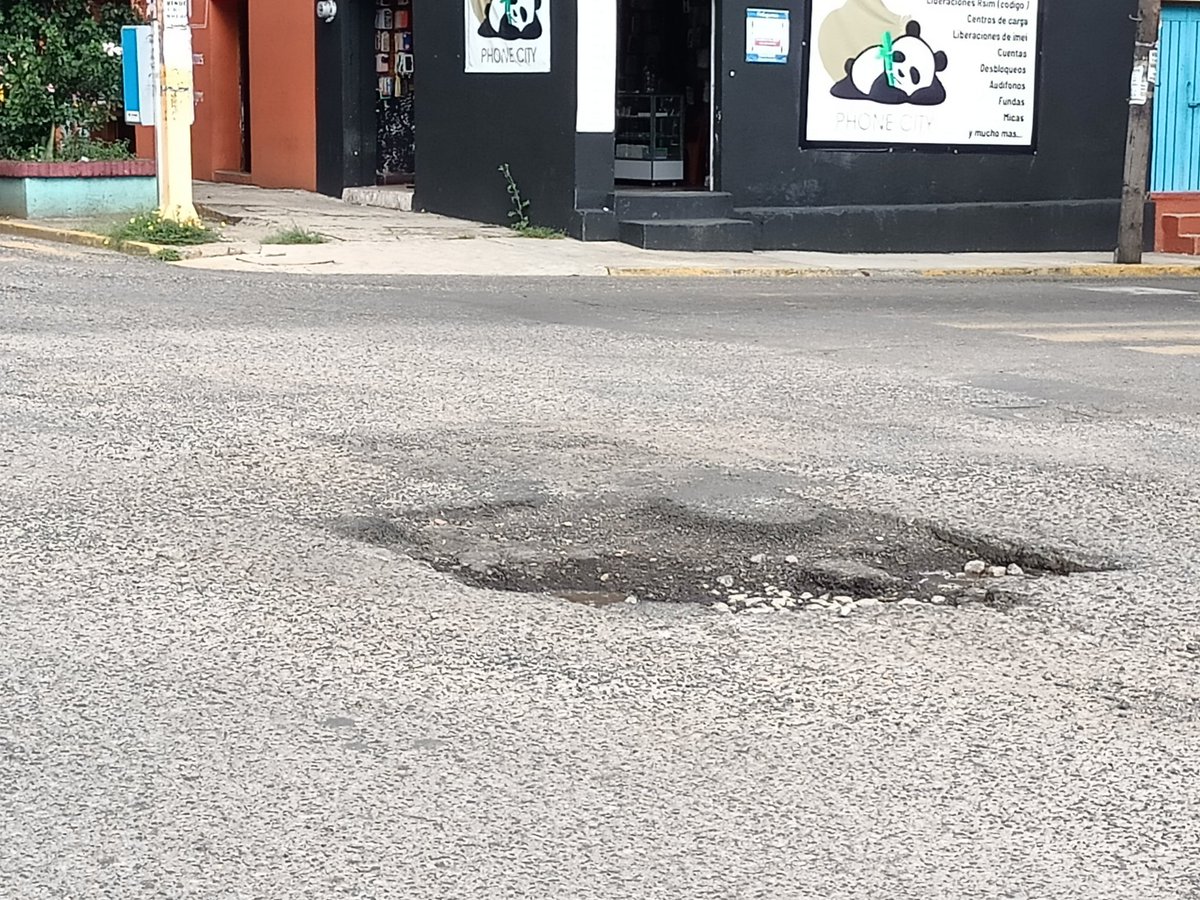 tv_tvy's tweet photo. Las vialidades destrozadas en Oaxaca y el presidente @oswaldogarciaj  dice que se ha gastado 6 mdp en bacheo
https://t.co/0DZBW1FrDE https://t.co/v2E6upVIix