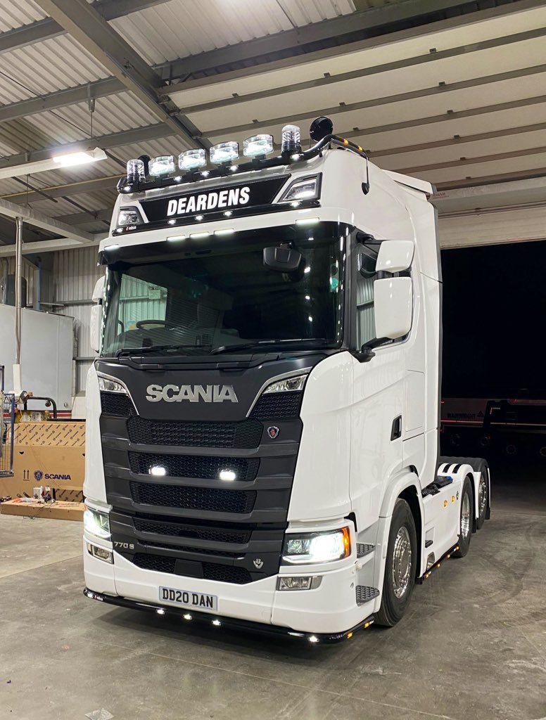 DeardensHaulage's tweet photo. Now we’re talking! Finishing touches complete on Dan’s new wagon. We may be a little incy wincy bit biased, but it’s looking pretty damn awesome! @DeardenDaniel @ScaniaUK @ScaniaGroup #770s #V8 #Haulage #KeepOnTruckin #HardWorkPaysOff https://t.co/dobuNQDL4o