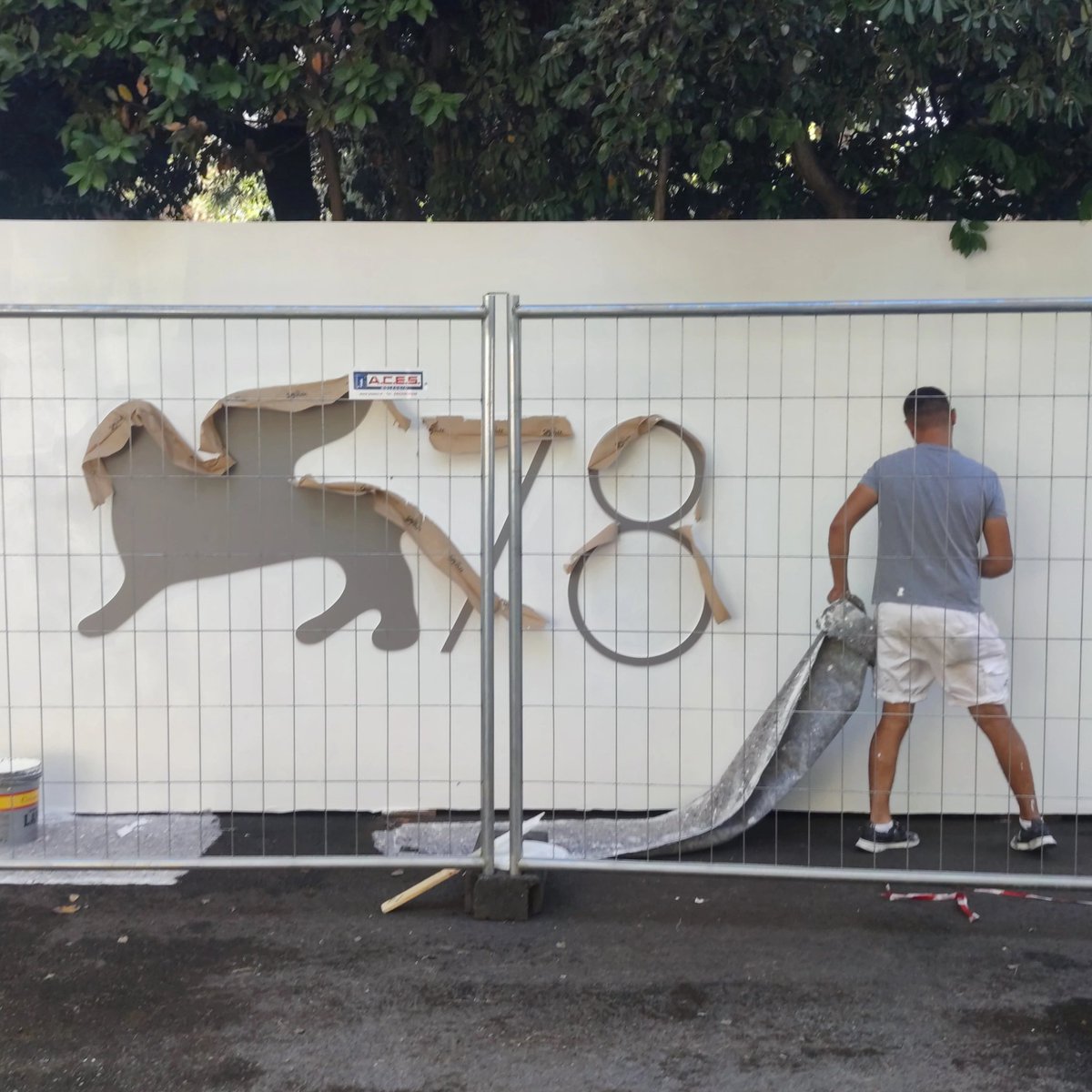 Pittura fresca su Venezia 78. Evviva ! Si comincia ❤️
#biennalevenezia 
<a href="/labiennale/">labiennale</a> 
#festivaldivenezia 
#venezia78 
#venezia78🎥 
#lido 
Alberto Barbera 
#cinema 
#Festival 
#festivaldelcinema 
#festivaldelcinemadivenezia