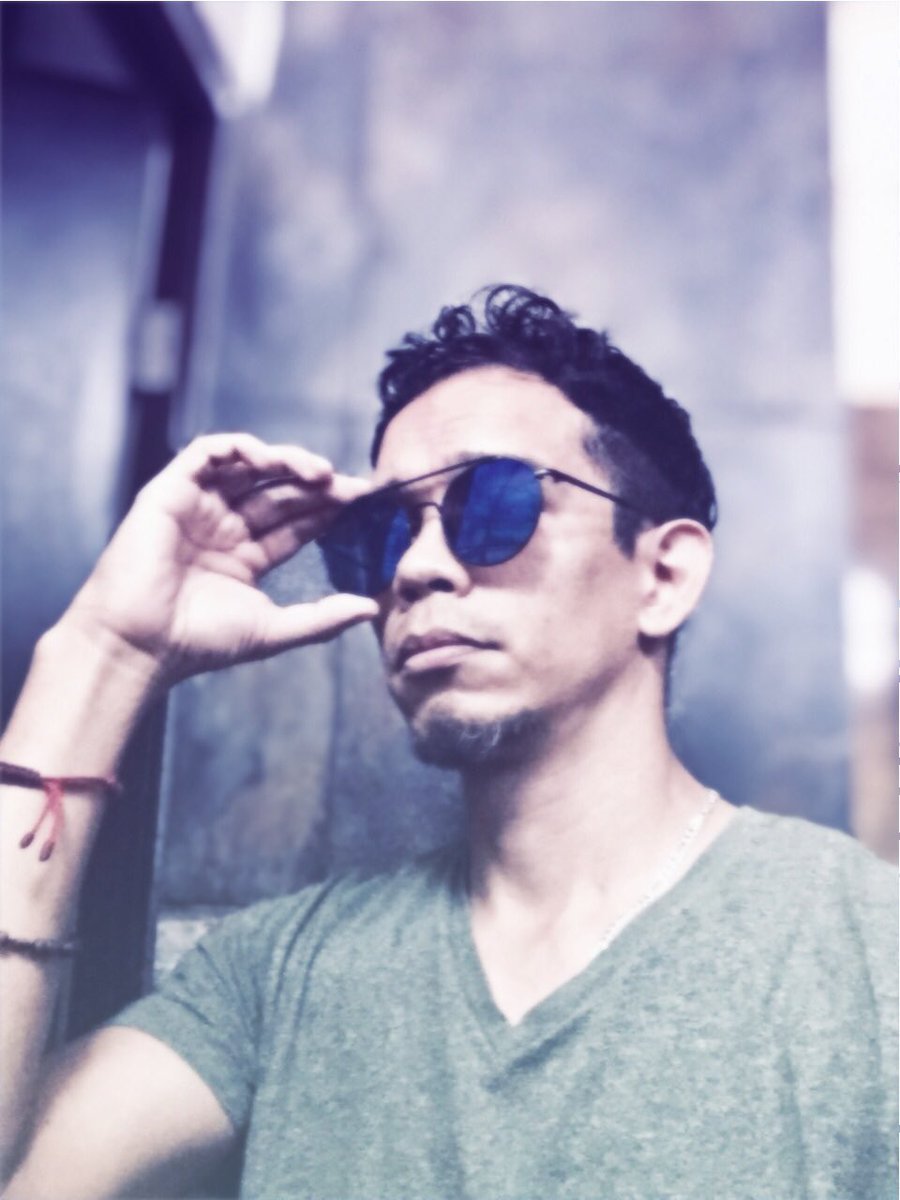 Peterlugotv's tweet photo. @KarlaCarrillo Listo un gusto que tengo tmb por los lentes 😊😎 https://t.co/htvt46ynV3